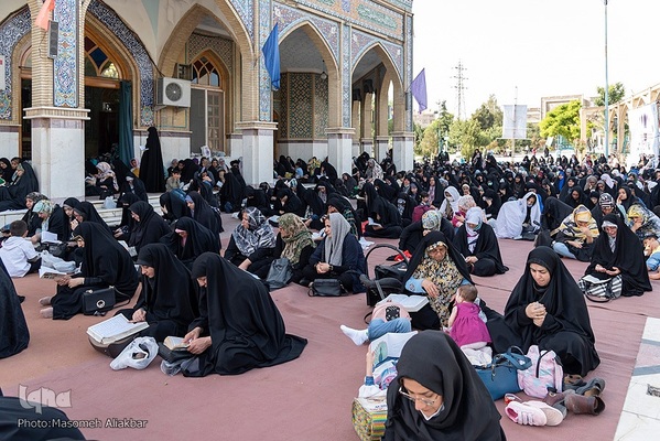 مراسم قرائت دعای پرفیض عرفه در امامزاده طاهر(ع) کرج