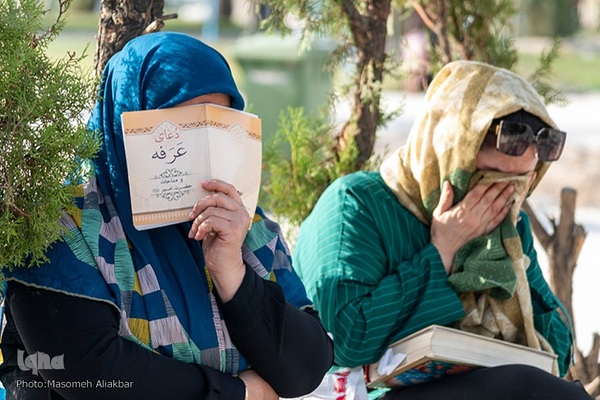 مراسم قرائت دعای پرفیض عرفه در امامزاده طاهر(ع) کرج