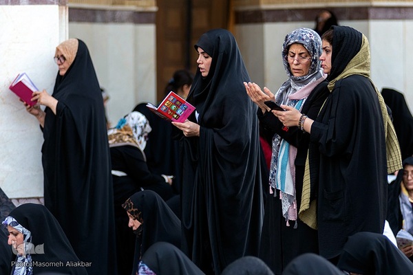 مراسم قرائت دعای پرفیض عرفه در امامزاده طاهر(ع) کرج