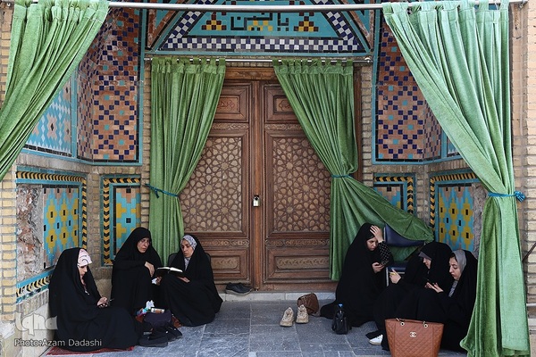 مراسم قرائت دعای پرفیض عرفه در امامزاده حسین (ع) قزوین