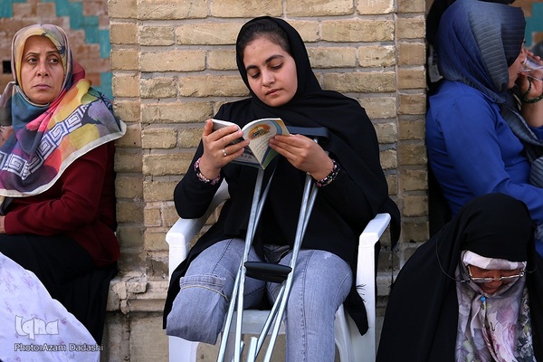 مراسم قرائت دعای پرفیض عرفه در امامزاده حسین (ع) قزوین