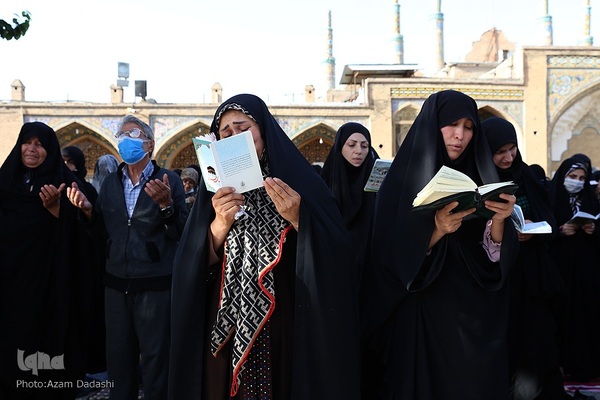 مراسم قرائت دعای پرفیض عرفه در امامزاده حسین (ع) قزوین