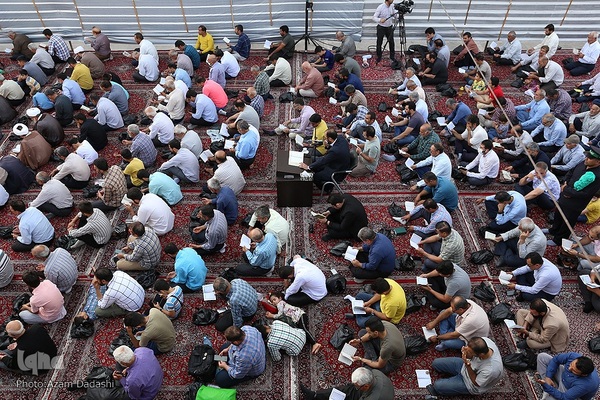 مراسم قرائت دعای پرفیض عرفه در امامزاده حسین (ع) قزوین