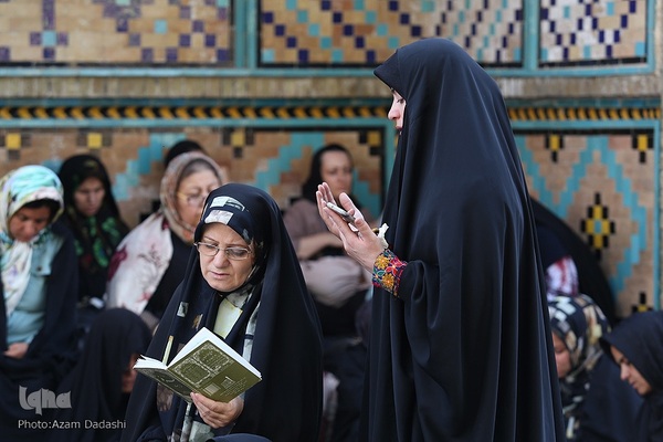 مراسم قرائت دعای پرفیض عرفه در امامزاده حسین (ع) قزوین