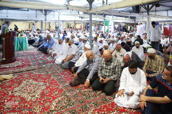 محفل انس و معرفت در منا با حضور امیرالحاج حجت الاسلام و المسلمین نواب