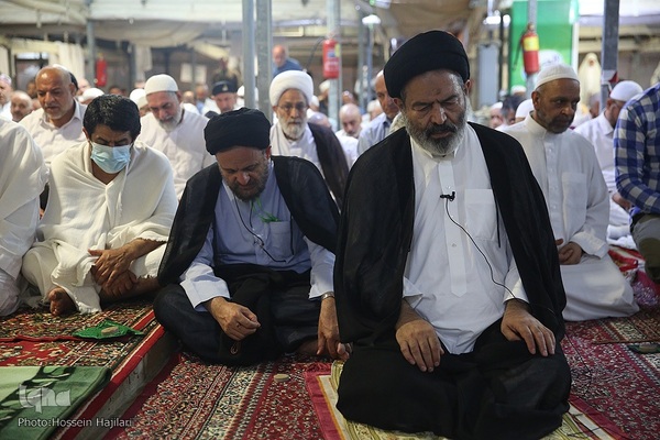 محفل انس و معرفت در منا با حضور امیرالحاج حجت الاسلام و المسلمین نواب