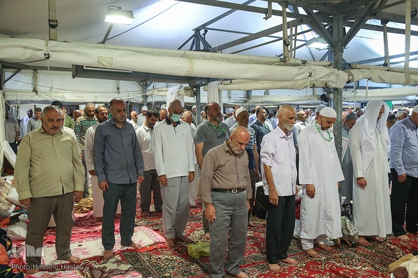 محفل انس و معرفت در منا با حضور امیرالحاج حجت الاسلام و المسلمین نواب