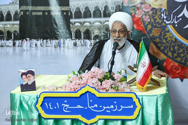 محفل انس و معرفت در منا با حضور امیرالحاج حجت الاسلام و المسلمین نواب