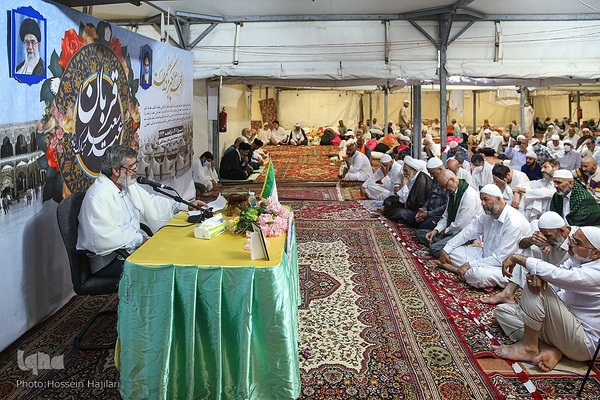 محفل انس و معرفت در منا با حضور امیرالحاج حجت الاسلام و المسلمین نواب