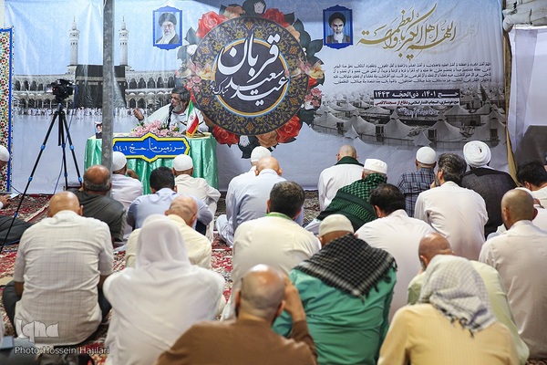 محفل انس و معرفت در منا با حضور امیرالحاج حجت الاسلام و المسلمین نواب