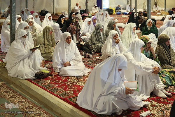 محفل انس و معرفت در منا با حضور امیرالحاج حجت الاسلام و المسلمین نواب