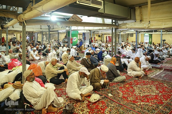 محفل انس و معرفت در منا با حضور امیرالحاج حجت الاسلام و المسلمین نواب