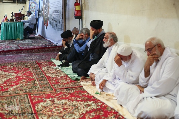 محفل انس و معرفت در منا با حضور امیرالحاج حجت الاسلام و المسلمین نواب