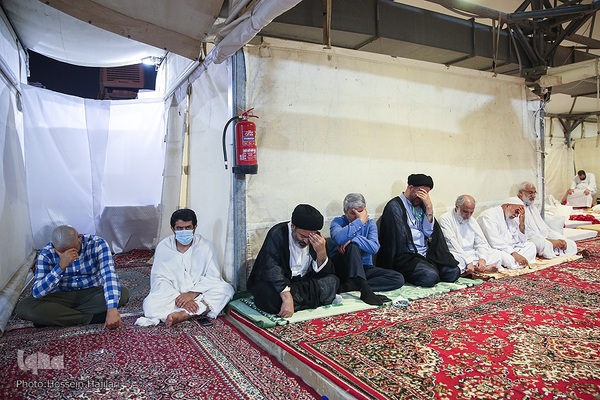 محفل انس و معرفت در منا با حضور امیرالحاج حجت الاسلام و المسلمین نواب