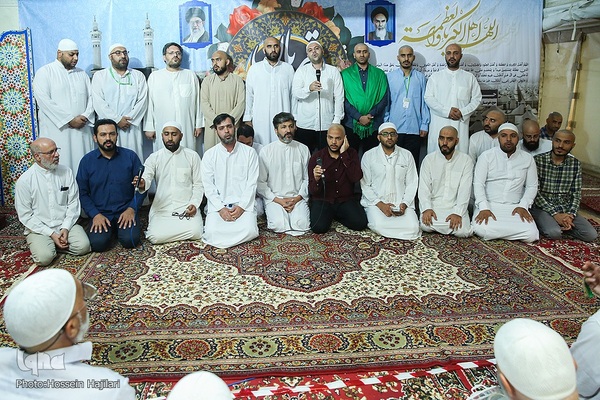 محفل انس و معرفت در منا با حضور امیرالحاج حجت الاسلام و المسلمین نواب