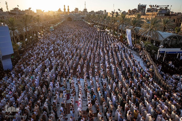 اقامه نماز عید قربان در آستان مقدس حسینی