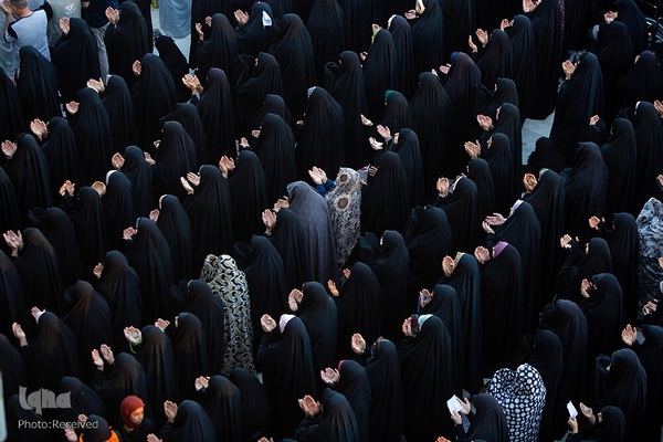 اقامه نماز عید قربان در آستان مقدس حسینی