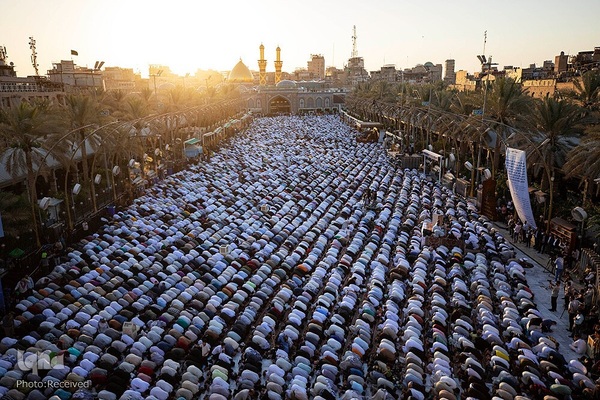 اقامه نماز عید قربان در آستان مقدس حسینی