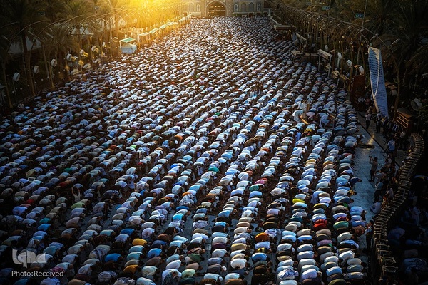 اقامه نماز عید قربان در آستان مقدس حسینی