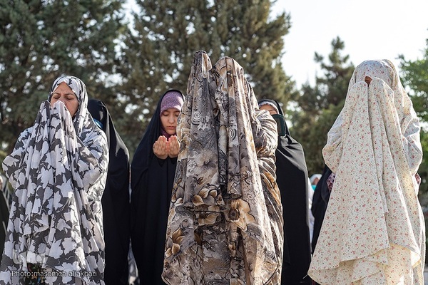 اقامه نماز عید سعید قربان در امامزادگان محمد(ع) و سکینه خاتون(س) کرج