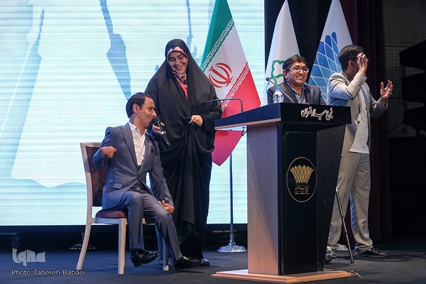 علی همت محمودنژاد، مدیرعامل انجمن حمایت از حقوق معلولان ایران و یک زوج توانیاب