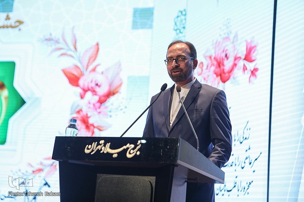 احمد احمدی‌ صدر-مدیرعامل سازمان رفاه‌شهرداری تهران ومدیر عامل انجمن دفاع از حقوق معلولان