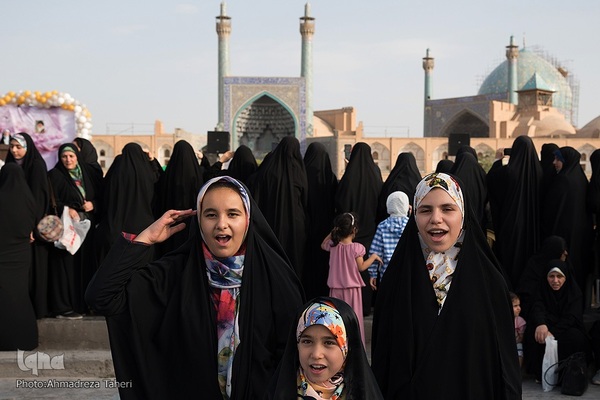 جشن خانوادگی عفاف و حجاب در میدان امام خمینی (ره) اصفهان