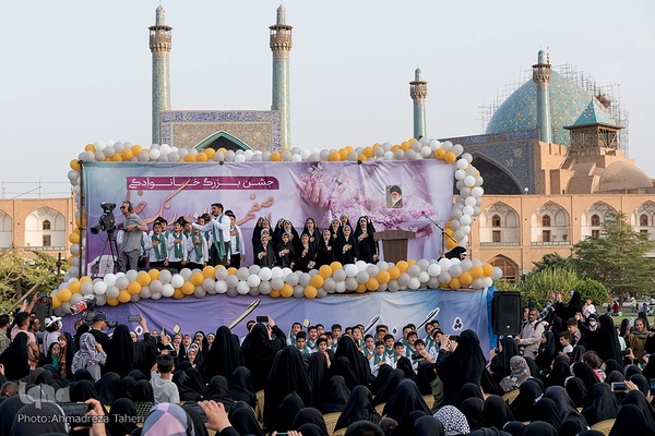 جشن خانوادگی عفاف و حجاب در میدان امام خمینی (ره) اصفهان