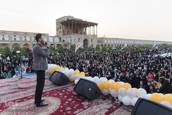 جشن خانوادگی عفاف و حجاب در میدان امام خمینی (ره) اصفهان