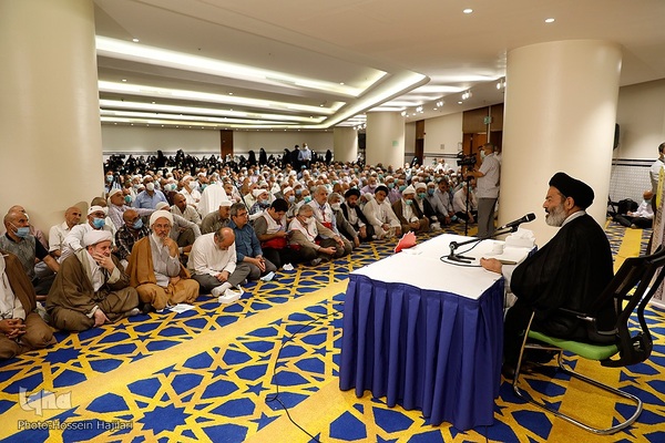 برگزاری مراسم دعای کمیل برای حجاج