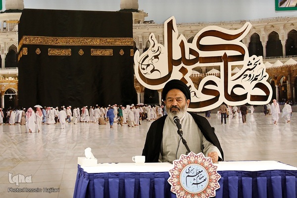 برگزاری مراسم دعای کمیل برای حجاج