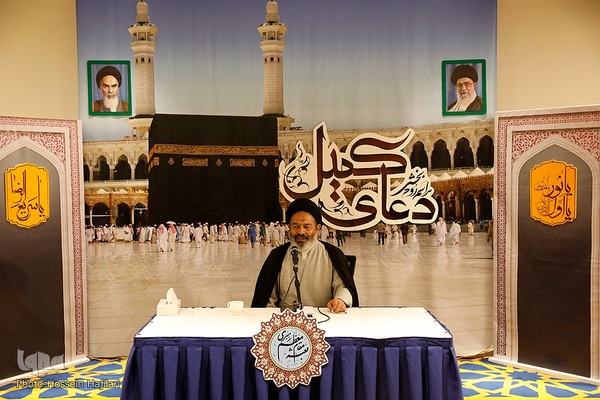 برگزاری مراسم دعای کمیل برای حجاج