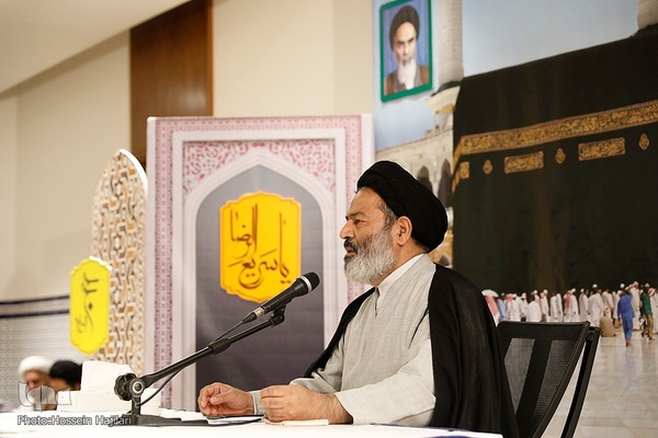 برگزاری مراسم دعای کمیل برای حجاج