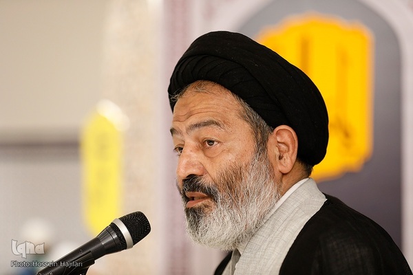 برگزاری مراسم دعای کمیل برای حجاج