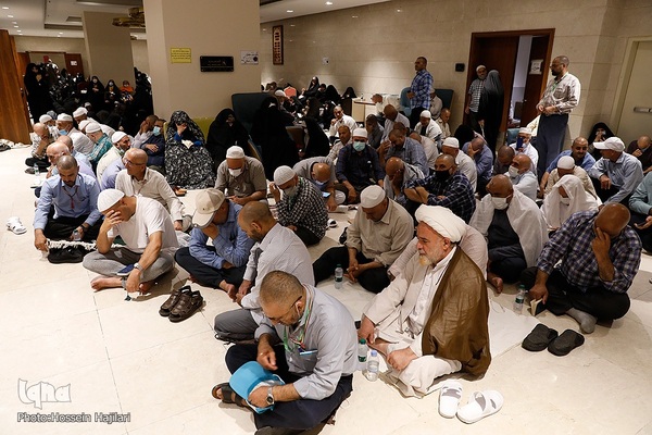 برگزاری مراسم دعای کمیل برای حجاج