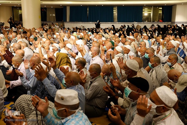برگزاری مراسم دعای کمیل برای حجاج