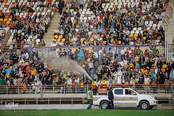 مراسم همخوانی سرود «سلام فرمانده» در ورزشگاه شهدای فولاد اهواز