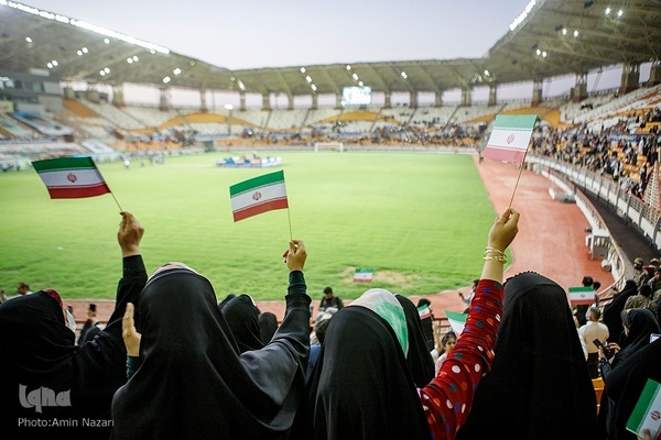 مراسم همخوانی سرود «سلام فرمانده» در ورزشگاه شهدای فولاد اهواز