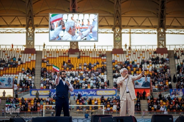 مراسم همخوانی سرود «سلام فرمانده» در ورزشگاه شهدای فولاد اهواز