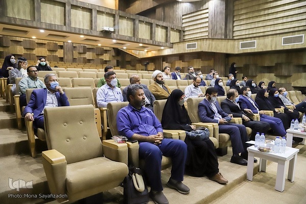 تقدیر از نویسنده کتاب «حوض خون»