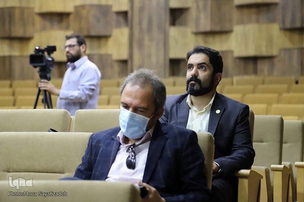 تقدیر از نویسنده کتاب «حوض خون»