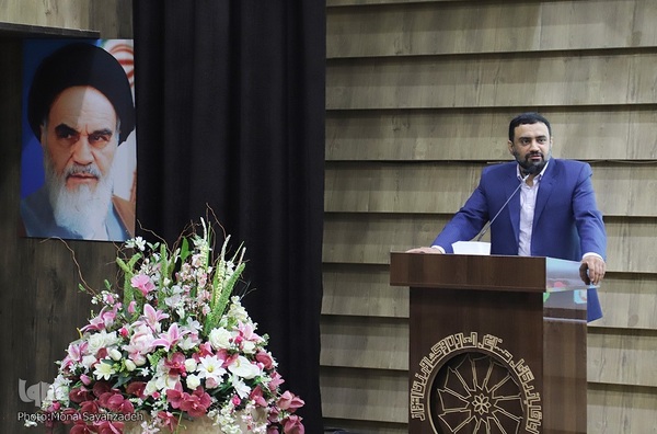 تقدیر از نویسنده کتاب «حوض خون»