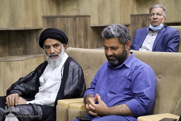 تقدیر از نویسنده کتاب «حوض خون»