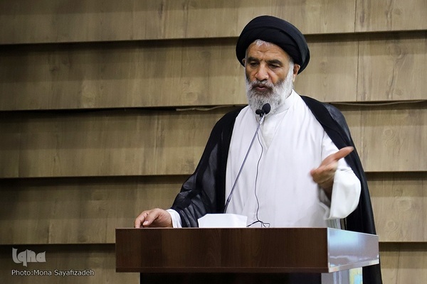 تقدیر از نویسنده کتاب «حوض خون»