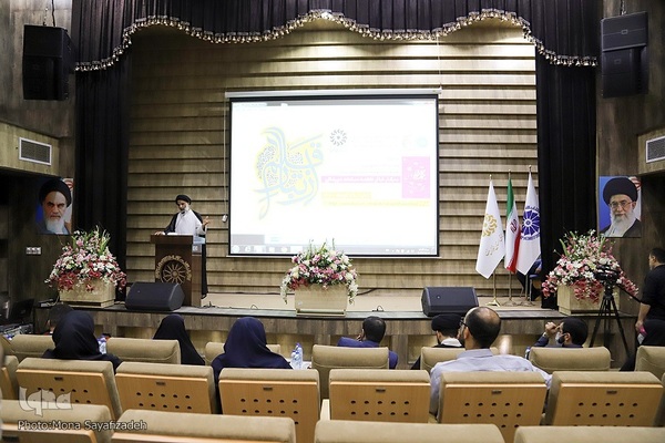 تقدیر از نویسنده کتاب «حوض خون»