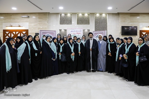 نشست کاروان اسایتد دانشگاه با حجت الاسلام نواب