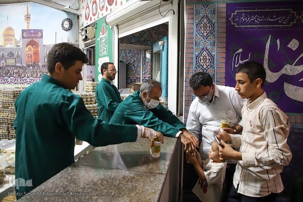 حرم مطهر رضوی در شب عید غدیرخم