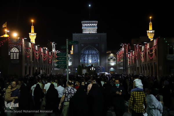 حرم مطهر رضوی در شب عید غدیرخم