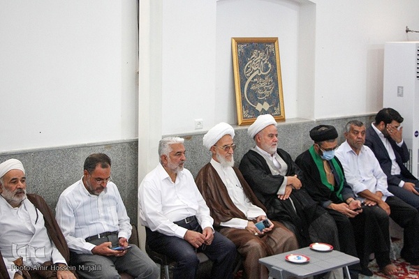 جشن غدیر وملبس شدن جمعی از طلاب در بیت آیت الله مدرسی در یزد‎‎