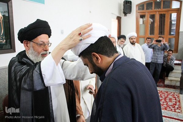 جشن غدیر وملبس شدن جمعی از طلاب در بیت آیت الله مدرسی در یزد‎‎